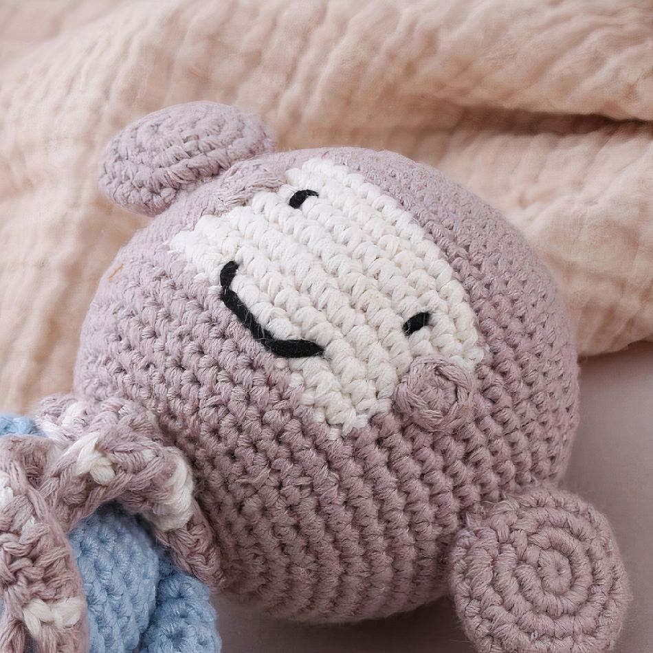 Scimmia di peluche lavorata a maglia - immagine 3