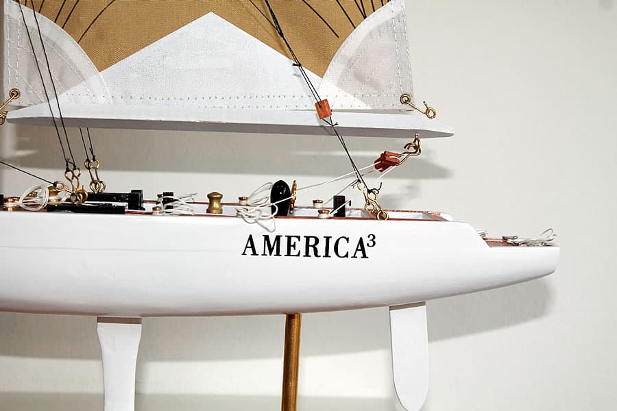 Barca a vela America 3